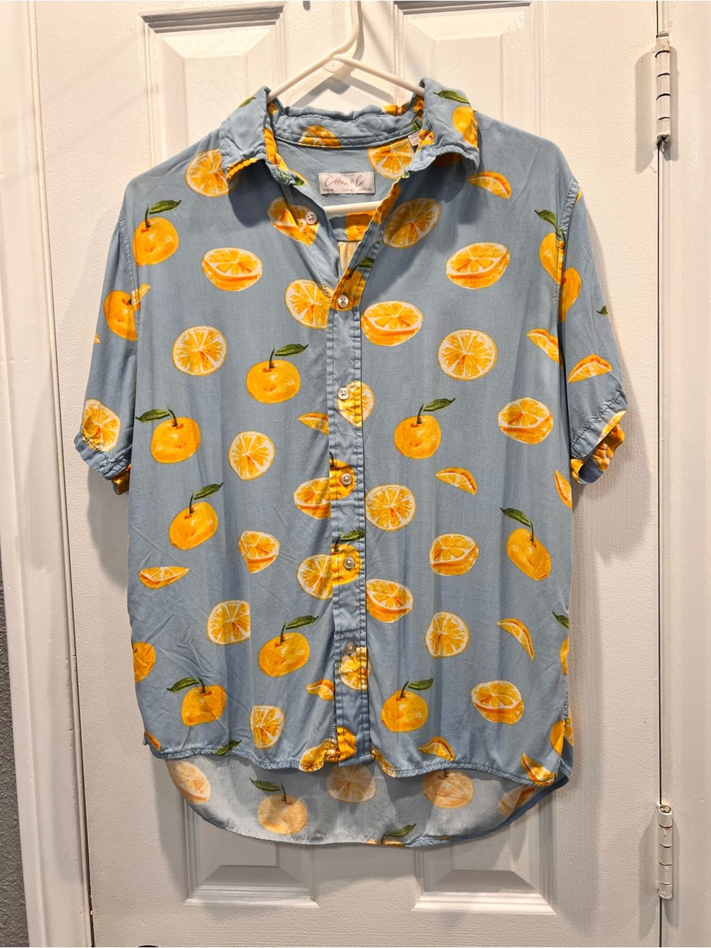 Men’s M Cotton & Co. citrus print button up shirt. 100% Viscose